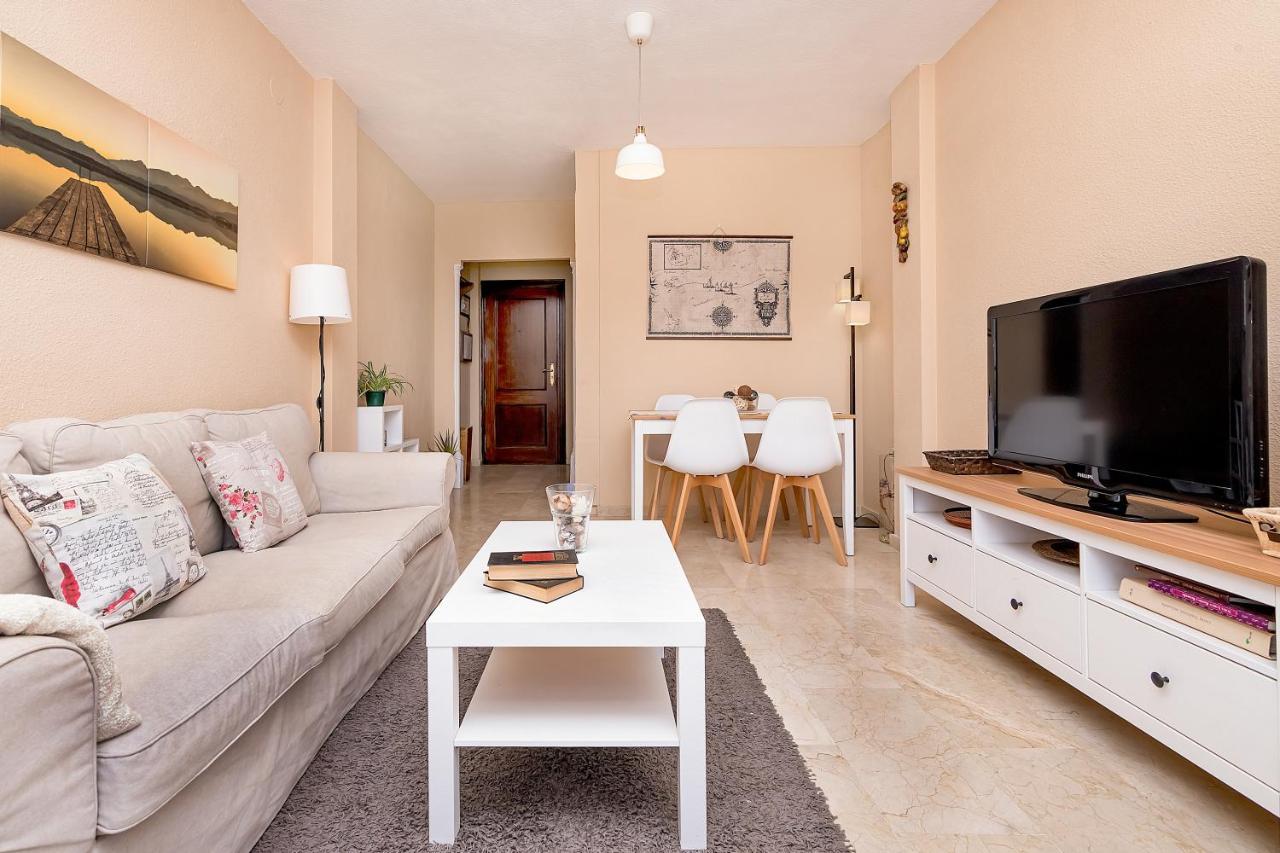Sunshine Balcony- La Caleta Apartment Калета Де Велес Екстериор снимка