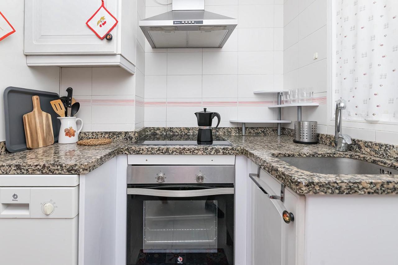 Sunshine Balcony- La Caleta Apartment Калета Де Велес Екстериор снимка