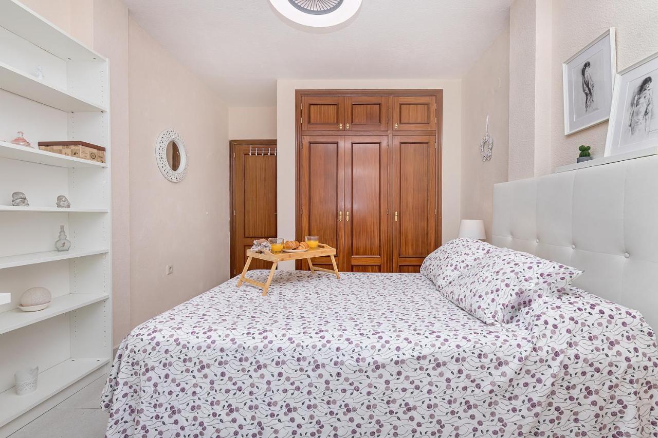 Sunshine Balcony- La Caleta Apartment Калета Де Велес Екстериор снимка