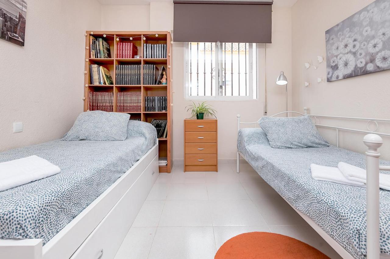 Sunshine Balcony- La Caleta Apartment Калета Де Велес Екстериор снимка