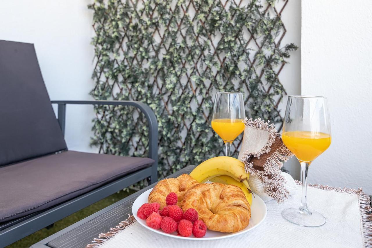 Sunshine Balcony- La Caleta Apartment Калета Де Велес Екстериор снимка
