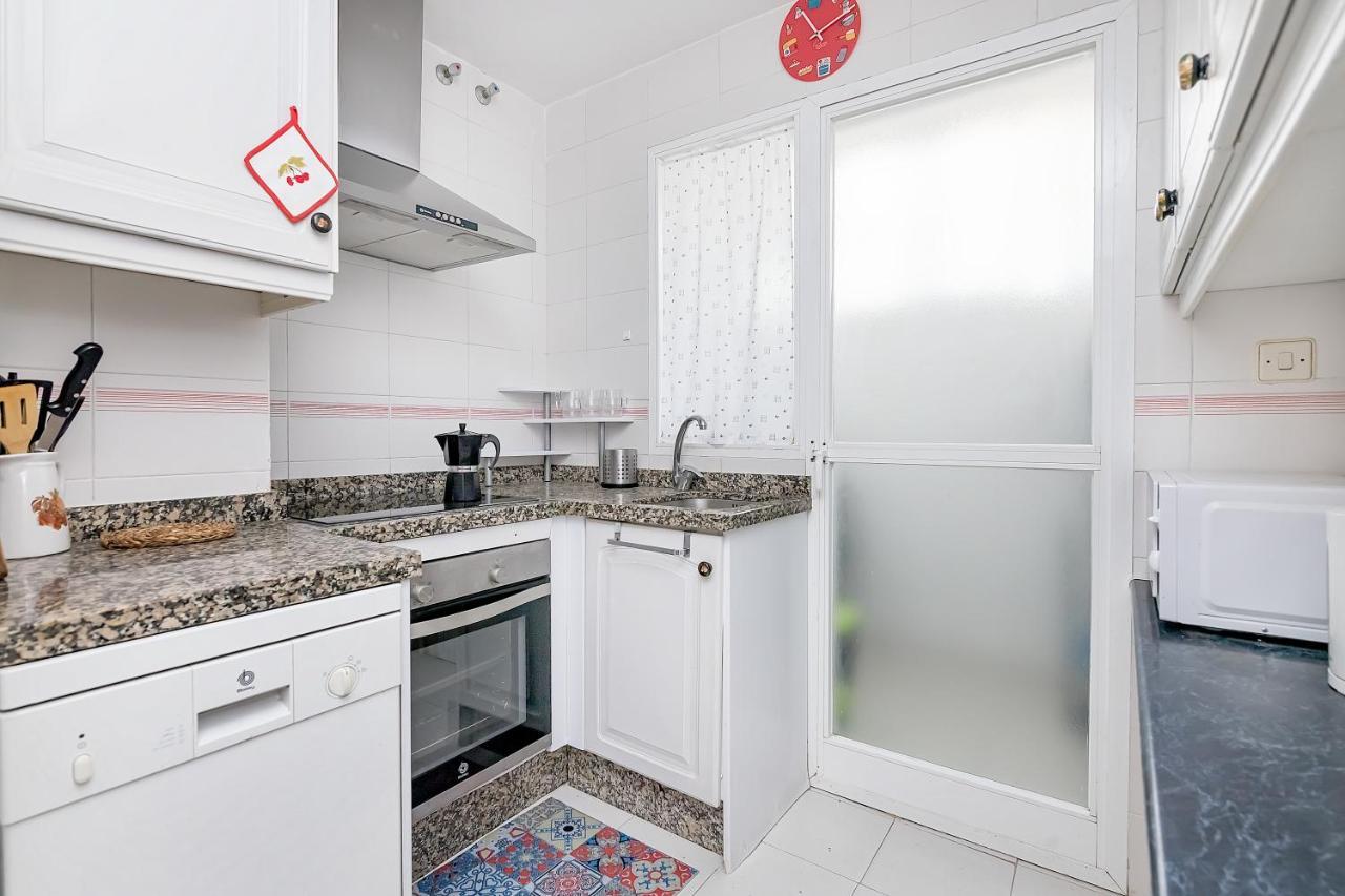 Sunshine Balcony- La Caleta Apartment Калета Де Велес Екстериор снимка